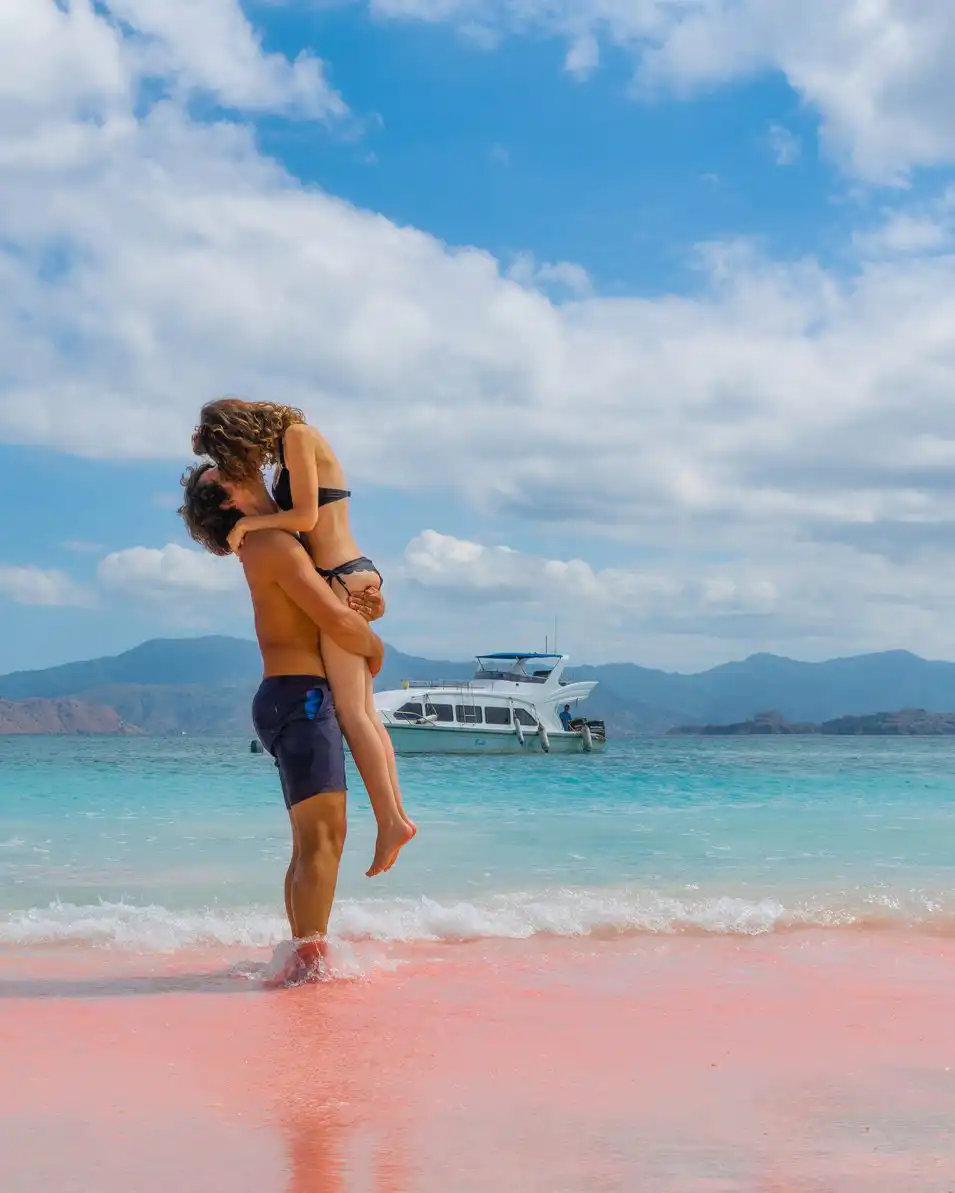 Prewedding Honeymoon Pink Beach