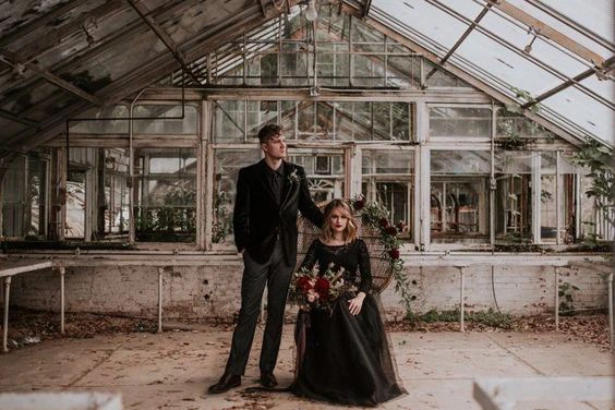 Prewedding Tema Hitam Outdoor