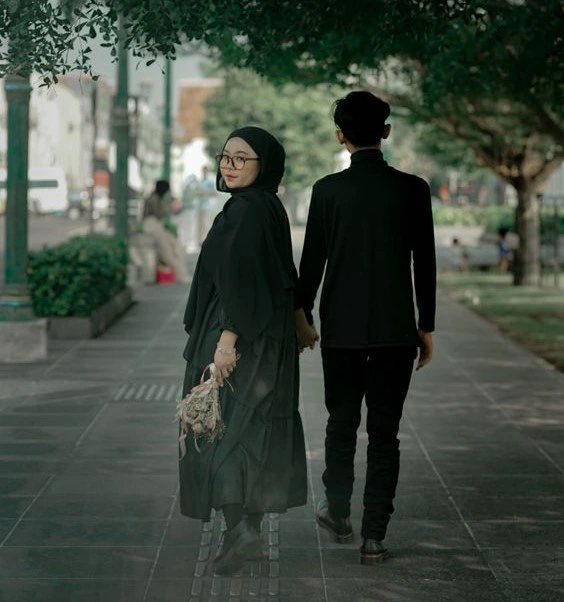Prewedding Tema Hitam Outdoor