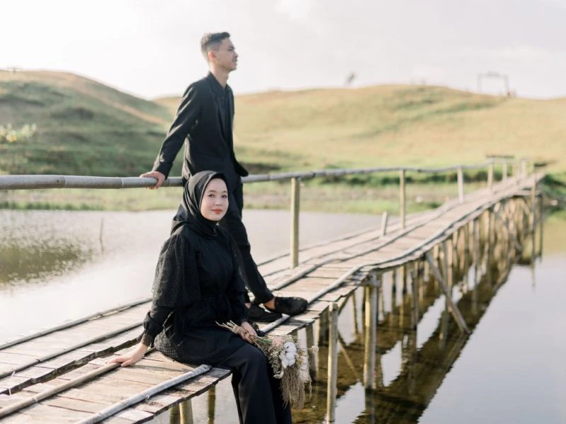 Prewedding Tema Hitam Outdoor