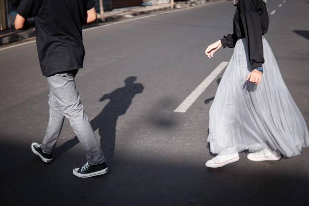 7 Inspirasi Outfit Prewedding Casual Hijab yang Kekinian dan Keren