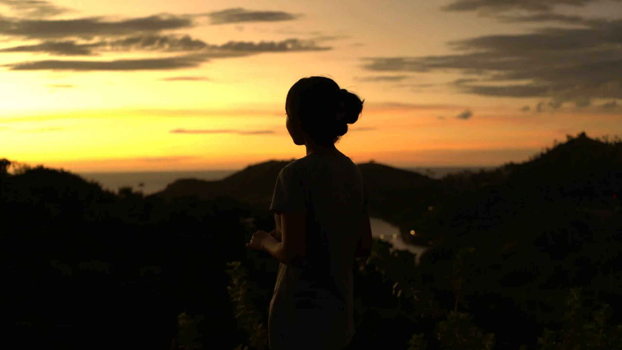 Momen Golden Hour di Bukit Sylvia Labuan Bajo | Labuan Bajo Productions